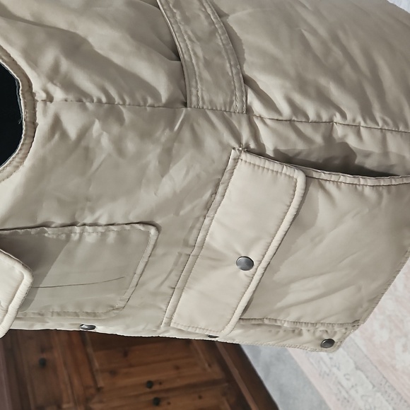 Field & Stream Gordon & Ferguson Men's Beige Quilted Down Vest - Picture 9 of 10